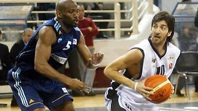 «Τρίποντο» ανθρωπιάς…