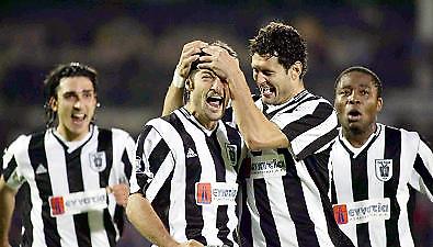 Με το δεξί…