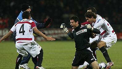 Πολύ σκληρή για να πεθάνει