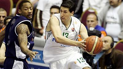 Της φόρεσε «φέσι»…