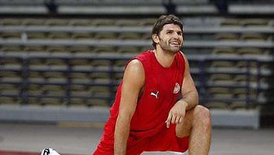 Α1: «Ερυθρόλευκα» συγχαρητήρια και αναχώρηση