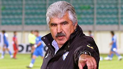 Ο Παράσχος τούμπα-ρε τον Μότσα