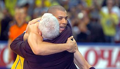 Προσγειωμένοι στη Μακάμπι