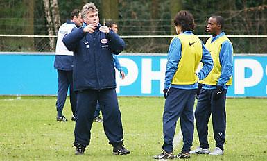 Χίντινκ: «Χάνει τον χρόνο του ο Παρκ»