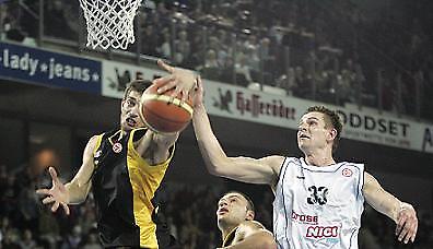 «Πέταξε» με... Πελεκάνο