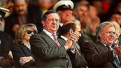 «Δεν βρίσκω λόγους να υπογράψει ή όχι ο Βενγκέρ»