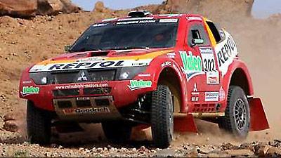 Ο Πετερανσέλ παραμένει επικεφαλής στο Ντακάρ