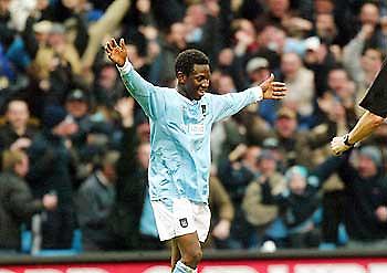 Παραμένει ο Ράιτ Φίλιπς