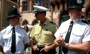 Άγγλοι αστυνομικοί παντού