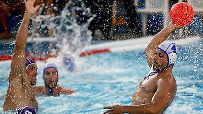 «Φουρτούνα» στις πισίνες