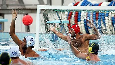 «Αναστενάζουν» οι πισίνες…