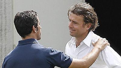 Μένει ο Φλόρες, φεύγει ο Καρμπόνι