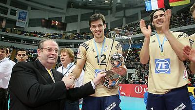 Κληρώνει... για τρεις