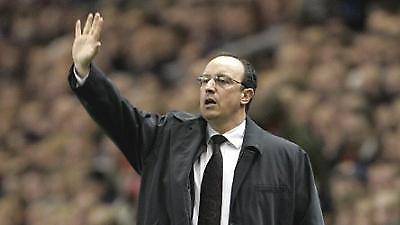 Μπενίτεθ: «Μην πυροβολείτε τους παίκτες»