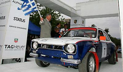 Με φόντο τον Ιερό Βράχο