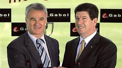 Δεν παραιτείται, τον απολύουν…