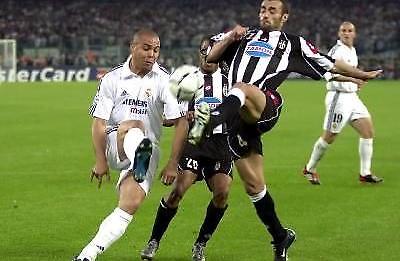 «Βασίλισσα» εναντίον «Γηραιάς Κυρίας»