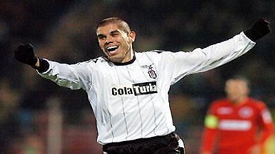 Ο Ρικαρντίνιο απειλεί τον Σισέ!