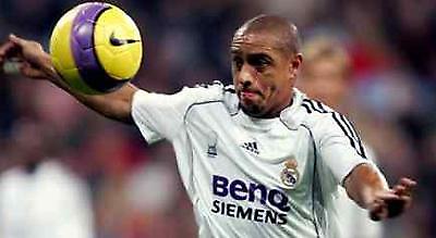 Φορά… φέσι ο Ρομπέρτο Κάρλος