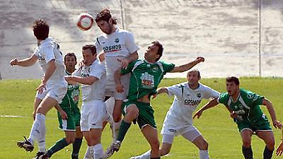 Νίκες για τα φαβορί