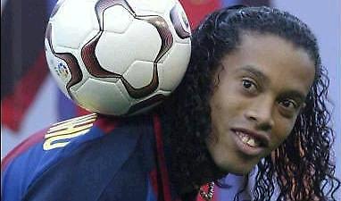 Ανανεώνει ο Ροναλντίνιο