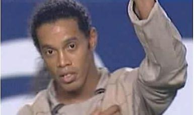 Μπερλουσκόνι: «Τέλος ο Ροναλντίνιο, παλεύουμε για Ετό»