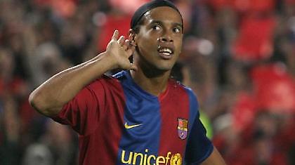 Δεν φεύγει απο την Μπαρτσελόνα ο Ροναλντίνιο