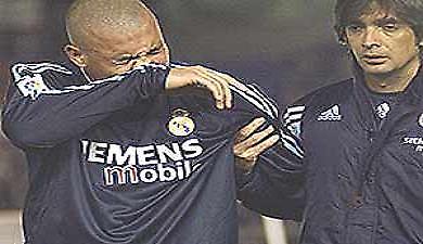 Του πάτησε το πόδι... ;