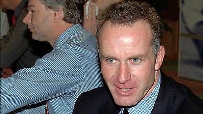 Ρουμενίγκε: «Πλαφόν στους μισθούς»