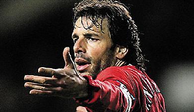 Ρουμενίγκε: «Ο Φαν Νίστελροϊ θέλει Μπάγερν»