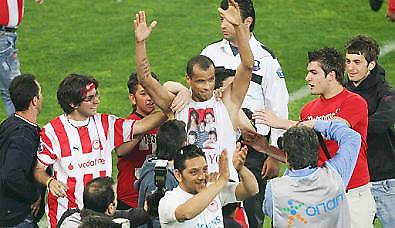 Άνοιξαν σαμπάνιες στο λιμάνι…