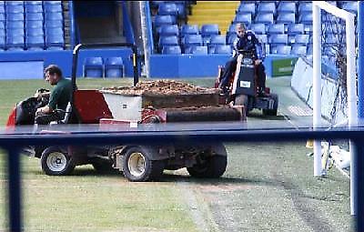 Άμμος και χορτάρι στο «Στάμφορντ Μπριτζ»