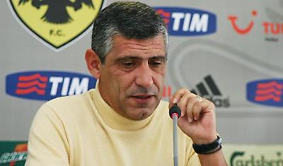 Ανακατεύει την τράπουλα ο Σάντος