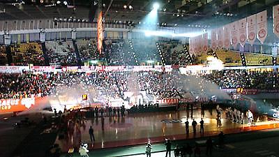 Όπως στην παιδική χαρά…