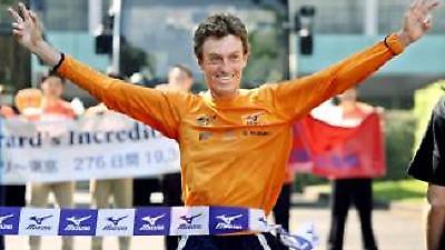 Ο γύρος του κόσμου με… δύο πόδια!