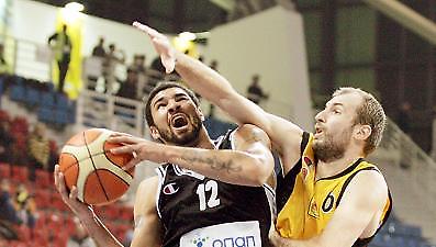 Α1: Παρελθόν Ζούγιοβιτς, Σίμονς