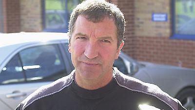 Νιώθει την καρέκλα του να τρίζει ο Σούνες