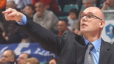 Ο Σπάχια στον πάγκο της Τάου