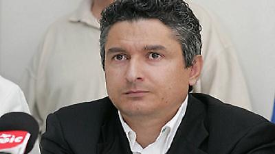 ΑΤΡΟΜΗΤΟΣ: Άρχισε η κατασκευή του σκέπαστρου