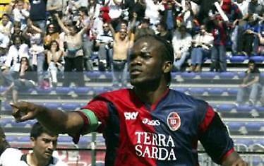 Με καταγγελία στη FIFA απειλεί η Κάλιαρι τη Σεβίλλη