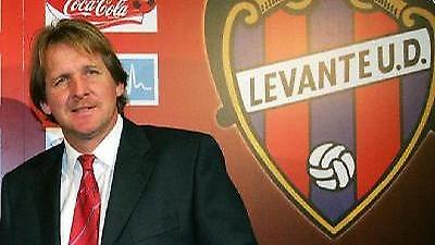 Ανανέωσε ο Σούστερ