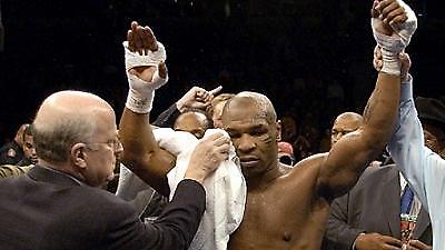 Ο Τάισον ξαναxτυπά…κυριολεκτικά