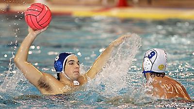 Την κοίταξε στα μάτια...