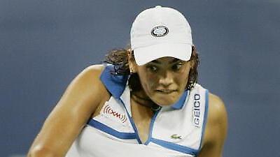 Υποκλίθηκε στη Σαράποβα η Λένα