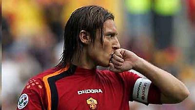 Σπαλέτι: «Θέλει το “Χρυσό Παπούτσι” ο Τότι»