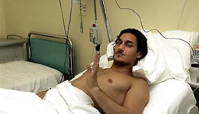 Με χαμόγελο αντιμετωπίζει την ατυχία του ο Τότι