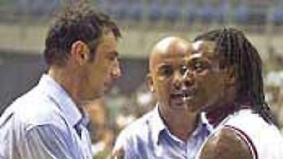 Παραμένει ο Τριφούνοβιτς