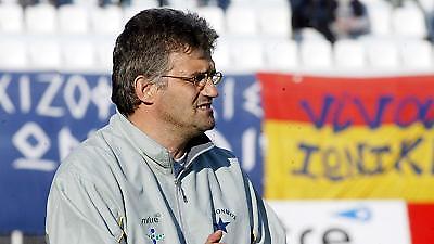 ΙΩΝΙΚΟΣ: Χαμόγελα για τους νέους