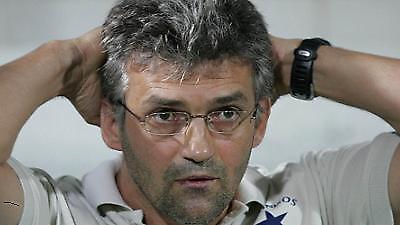 ΙΩΝΙΚΟΣ: Αυτοκριτική και σκεπτικισμός