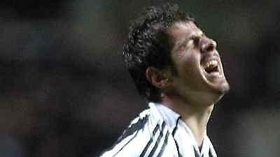 Δεν γυρίζει στην Τουρκία ο Εμρέ…